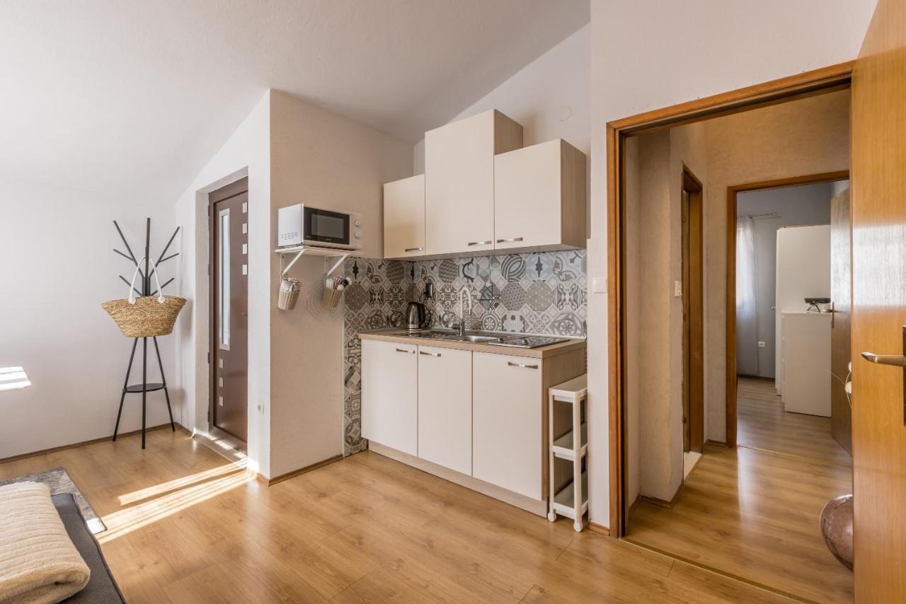 Apartment Lamaro Kaštela Екстериор снимка