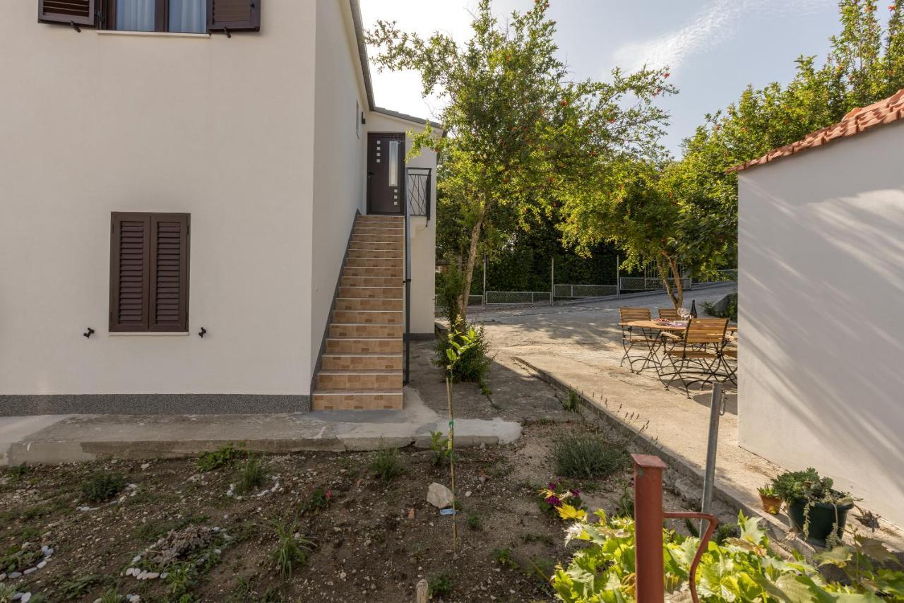Apartment Lamaro Kaštela Екстериор снимка