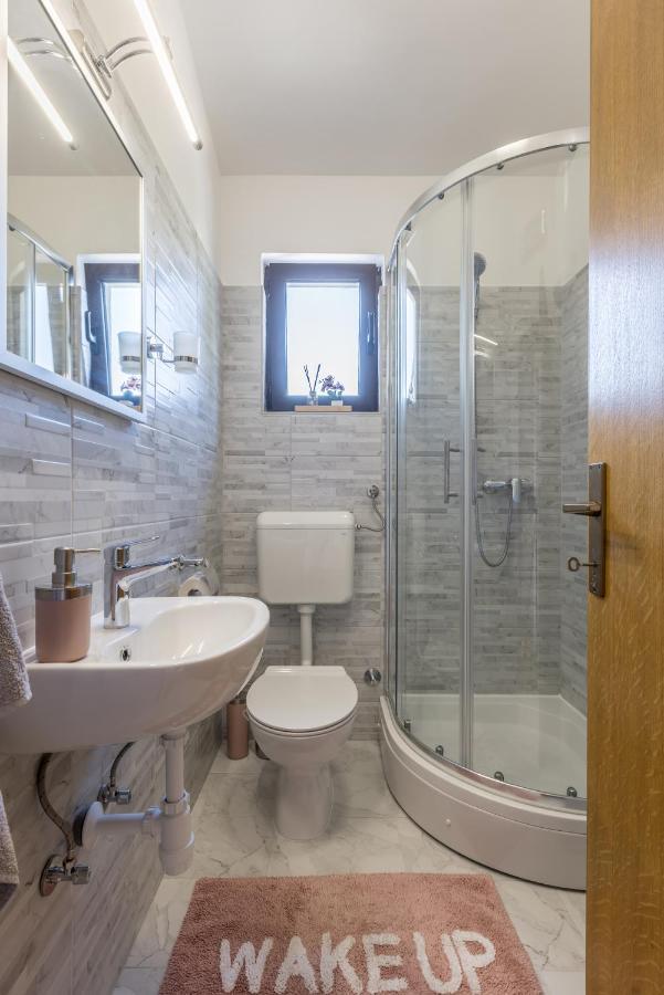 Apartment Lamaro Kaštela Екстериор снимка