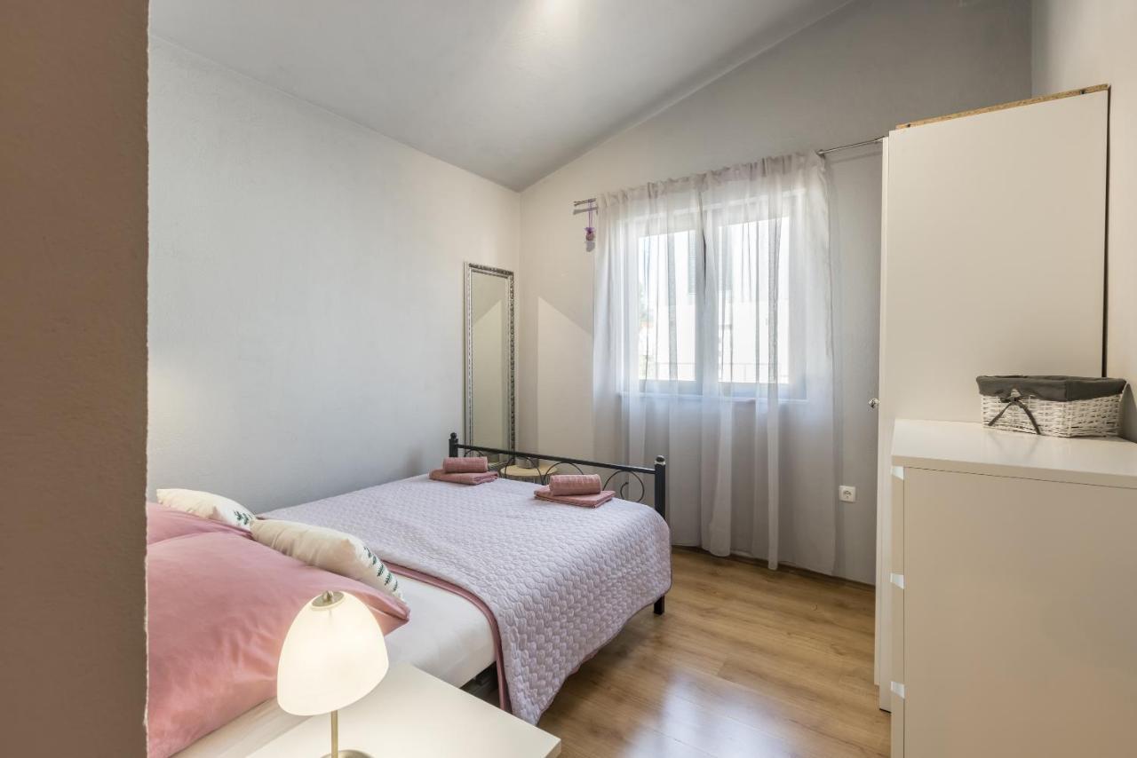 Apartment Lamaro Kaštela Екстериор снимка