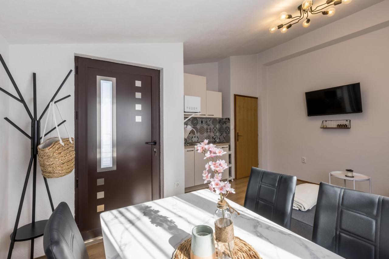 Apartment Lamaro Kaštela Екстериор снимка