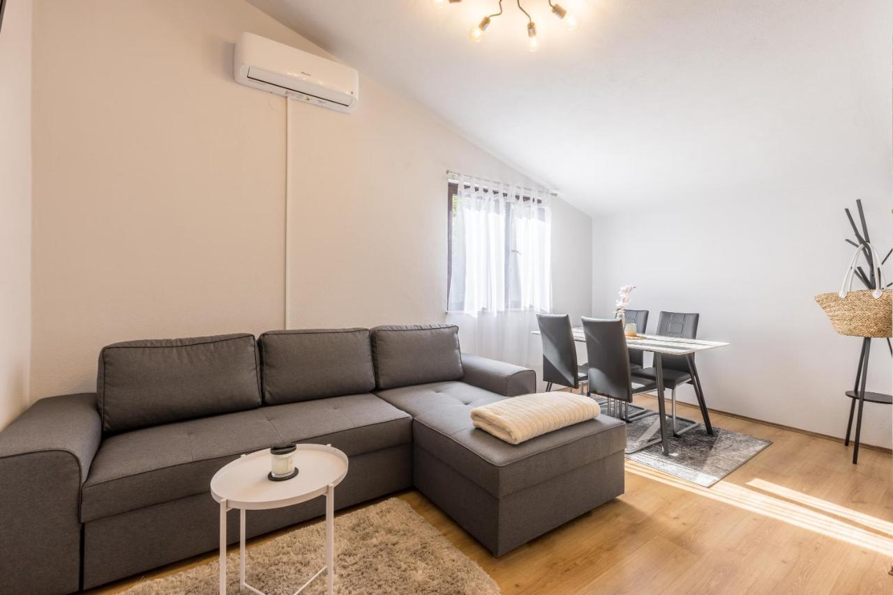 Apartment Lamaro Kaštela Екстериор снимка