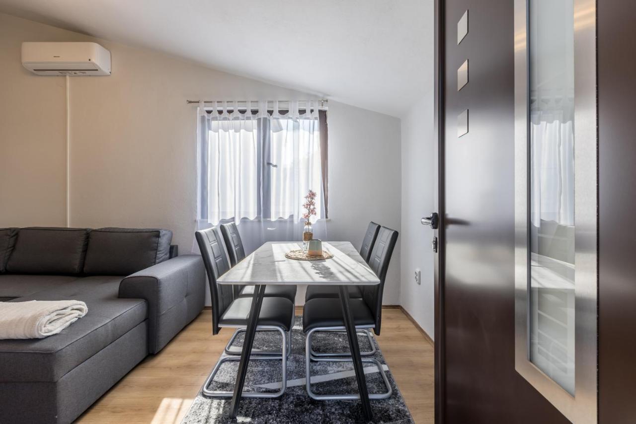 Apartment Lamaro Kaštela Екстериор снимка