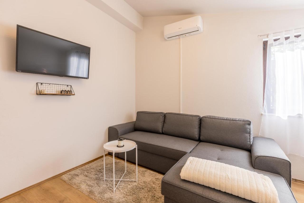 Apartment Lamaro Kaštela Екстериор снимка
