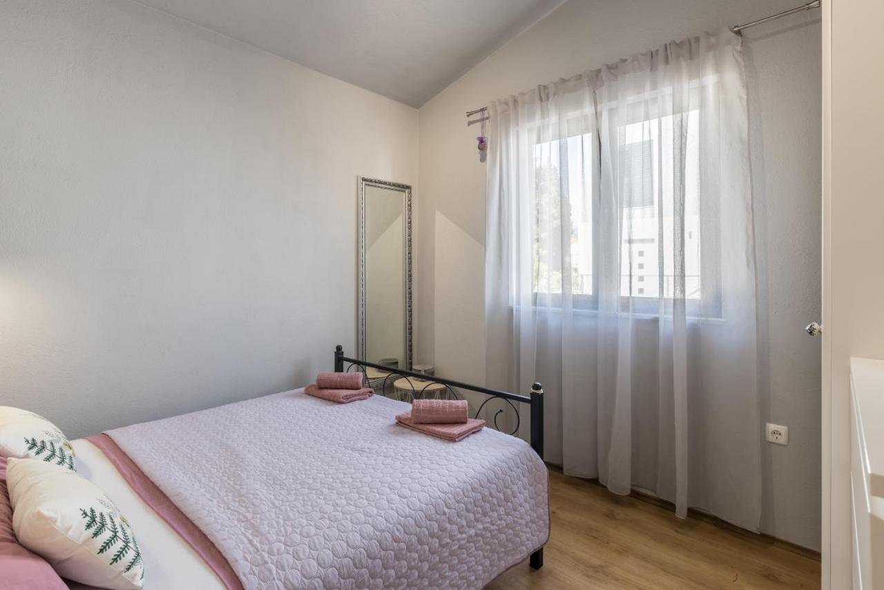 Apartment Lamaro Kaštela Екстериор снимка