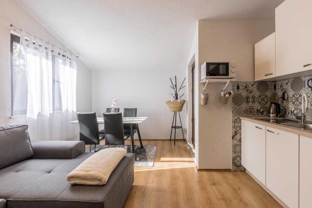 Apartment Lamaro Kaštela Екстериор снимка