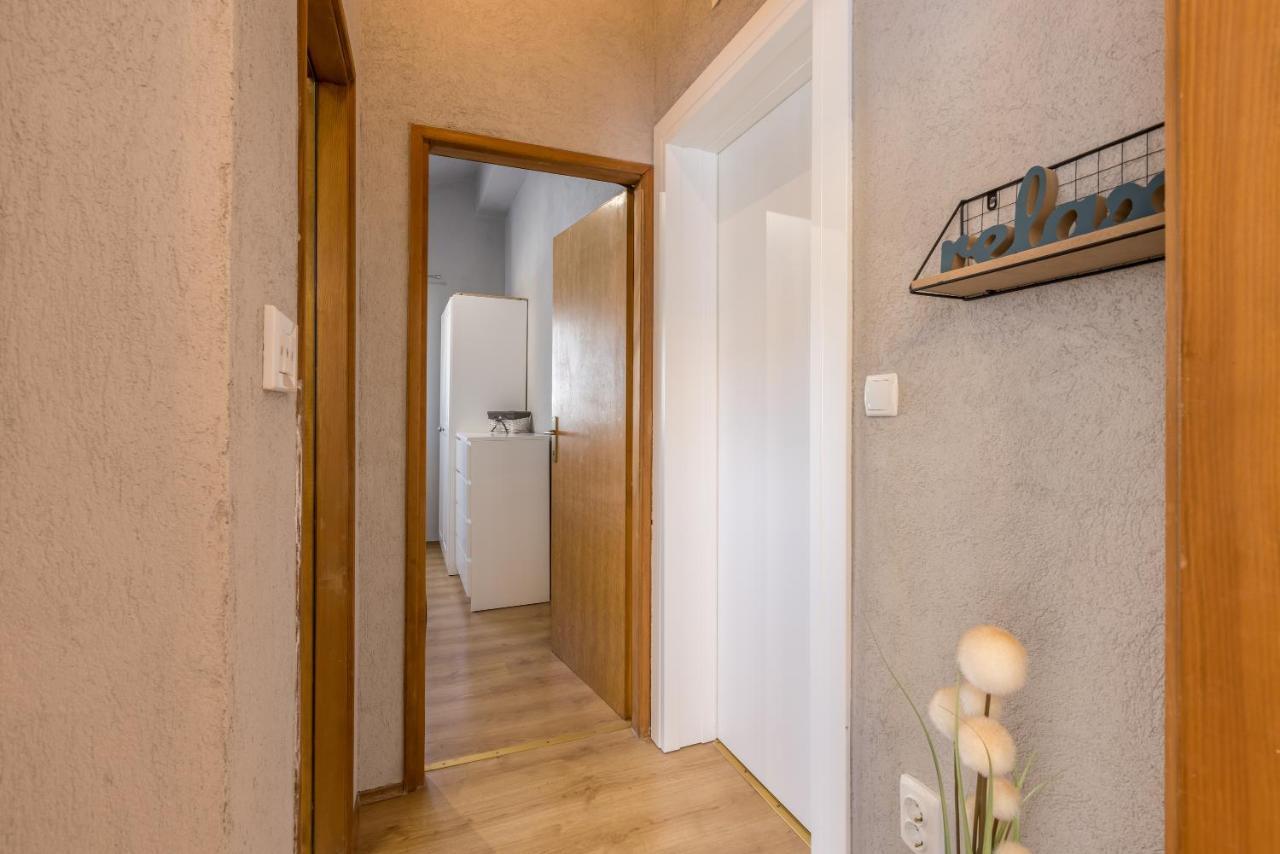 Apartment Lamaro Kaštela Екстериор снимка