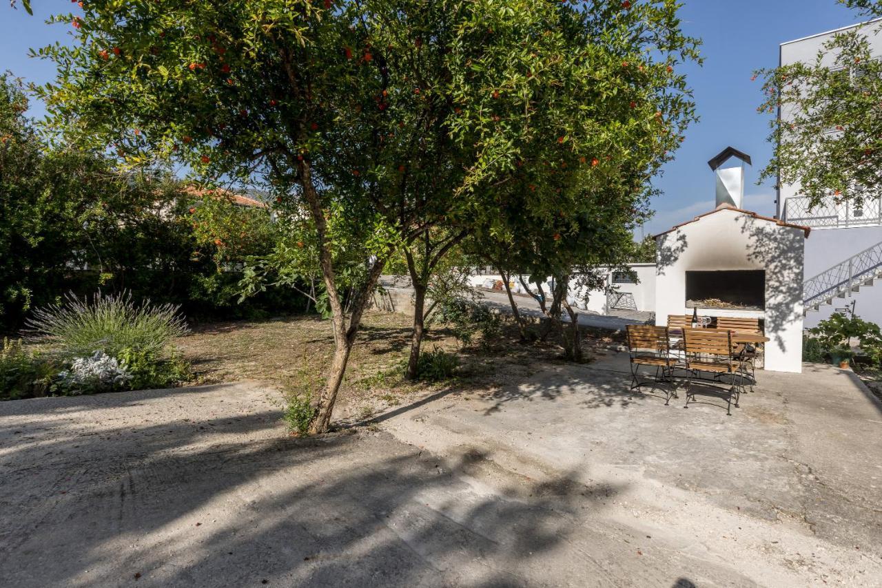 Apartment Lamaro Kaštela Екстериор снимка