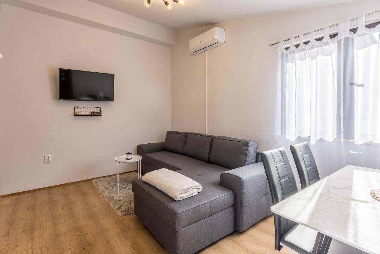 Apartment Lamaro Kaštela Екстериор снимка
