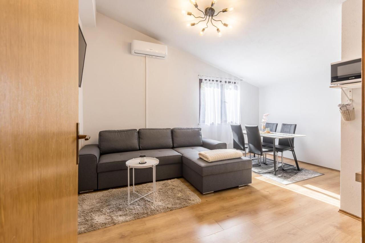 Apartment Lamaro Kaštela Екстериор снимка